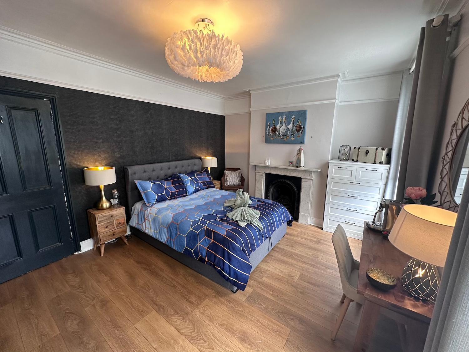 Large Bedroom In Beautiful House London Ngoại thất bức ảnh