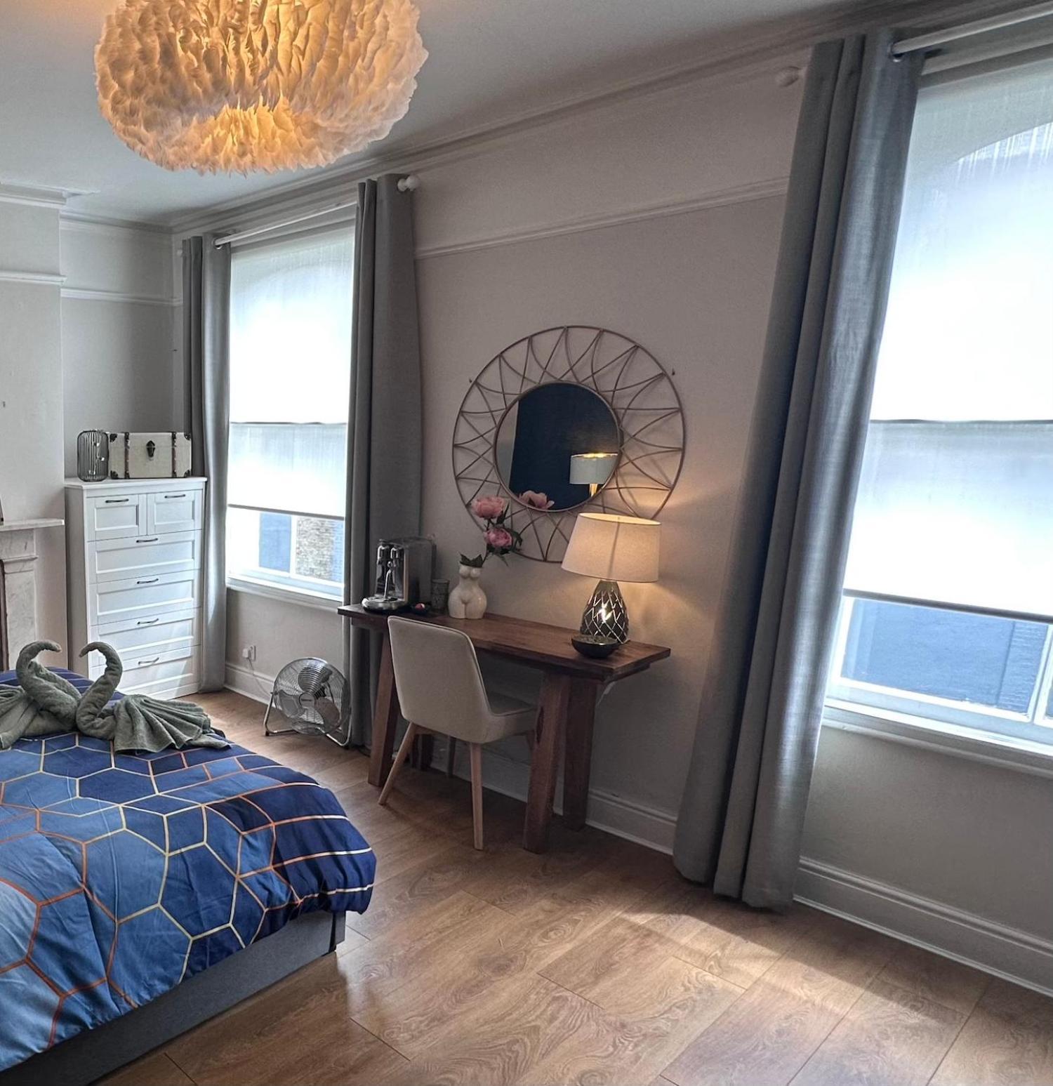 Large Bedroom In Beautiful House London Ngoại thất bức ảnh
